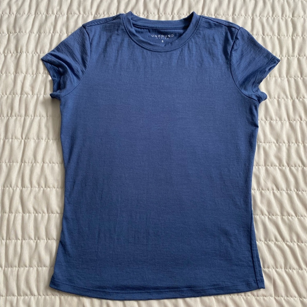 Unbound Women’s Slim Merino Crew Neck T-shirt - Picture 2 of 8